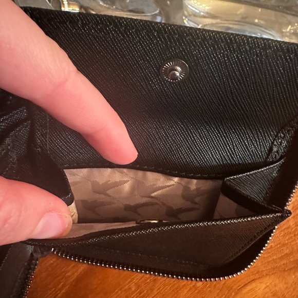 NWOB- Lo & Sons small saffiano leather wallet - Picture 4 of 9